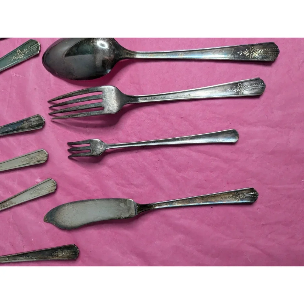 20 Lot WM A Rogers A1 Plus Onieda ltd tudor Silver plated flatware spoons forks‎